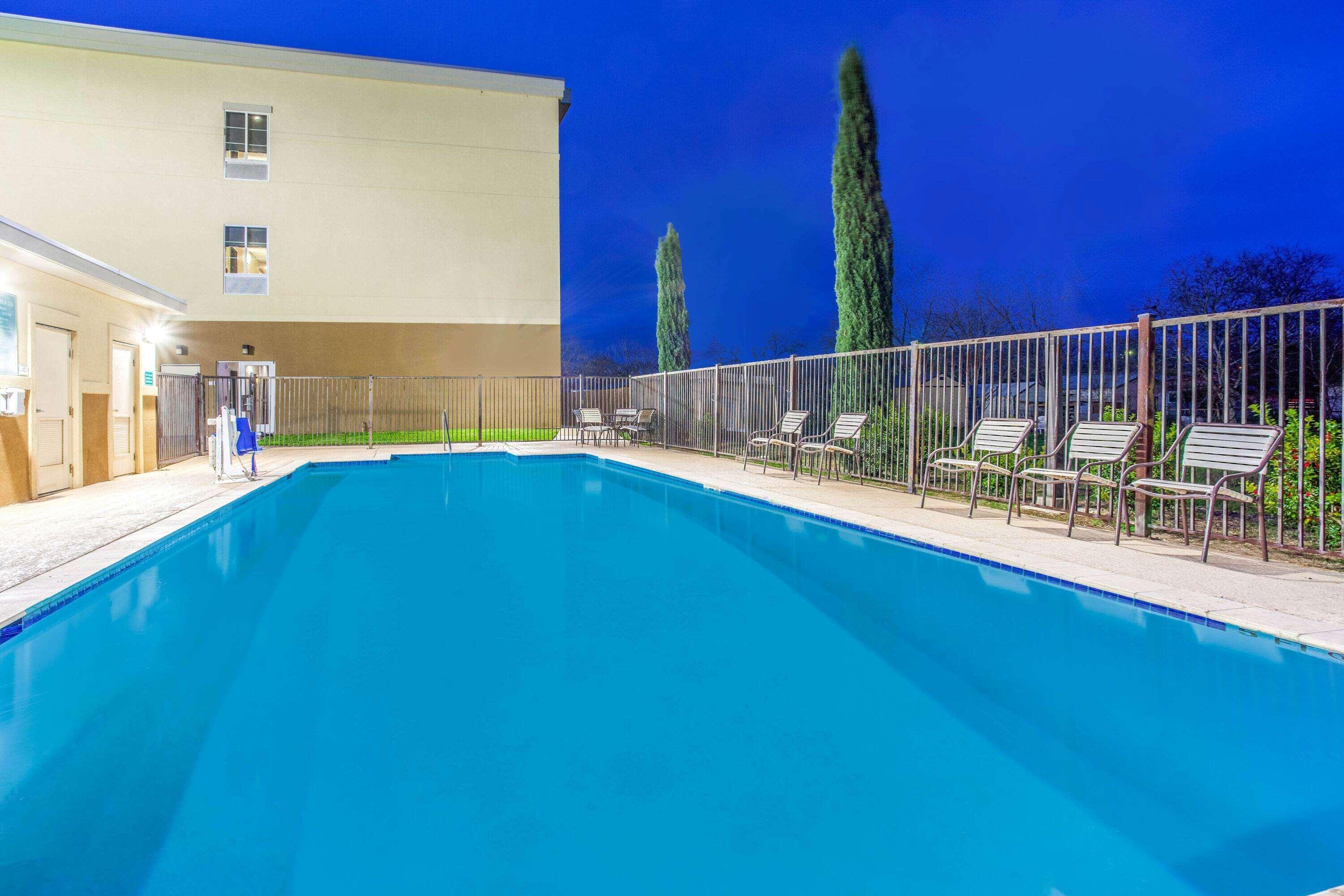 Отель La Quinta By Wyndham Gonzales Tx Экстерьер фото